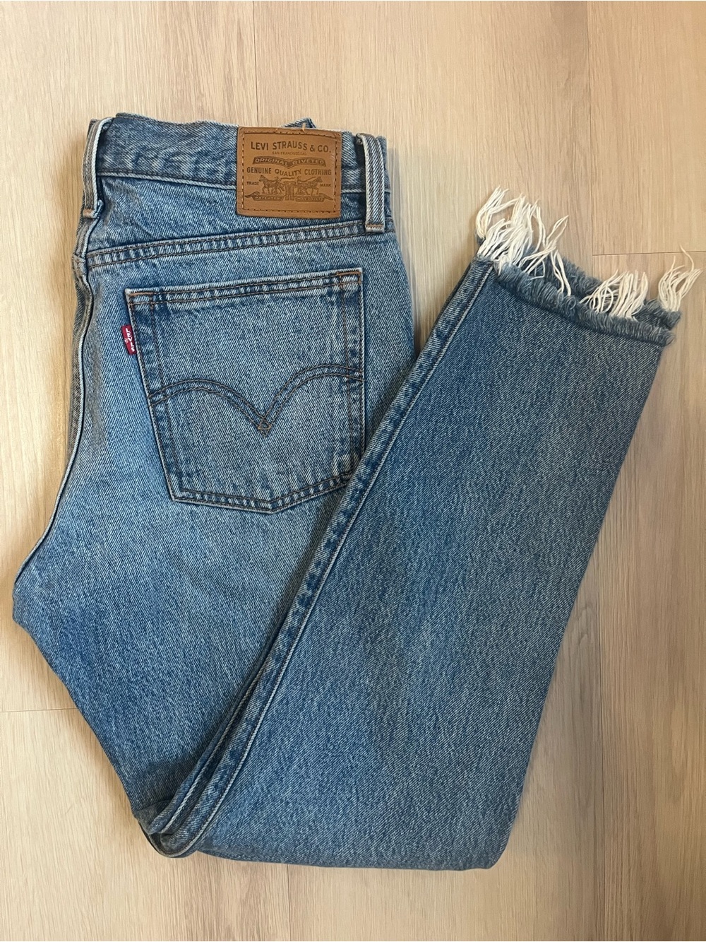 Levi's Wedgie Crop Denim Jeans High-rise with Frayed Hem Women’s Size 27